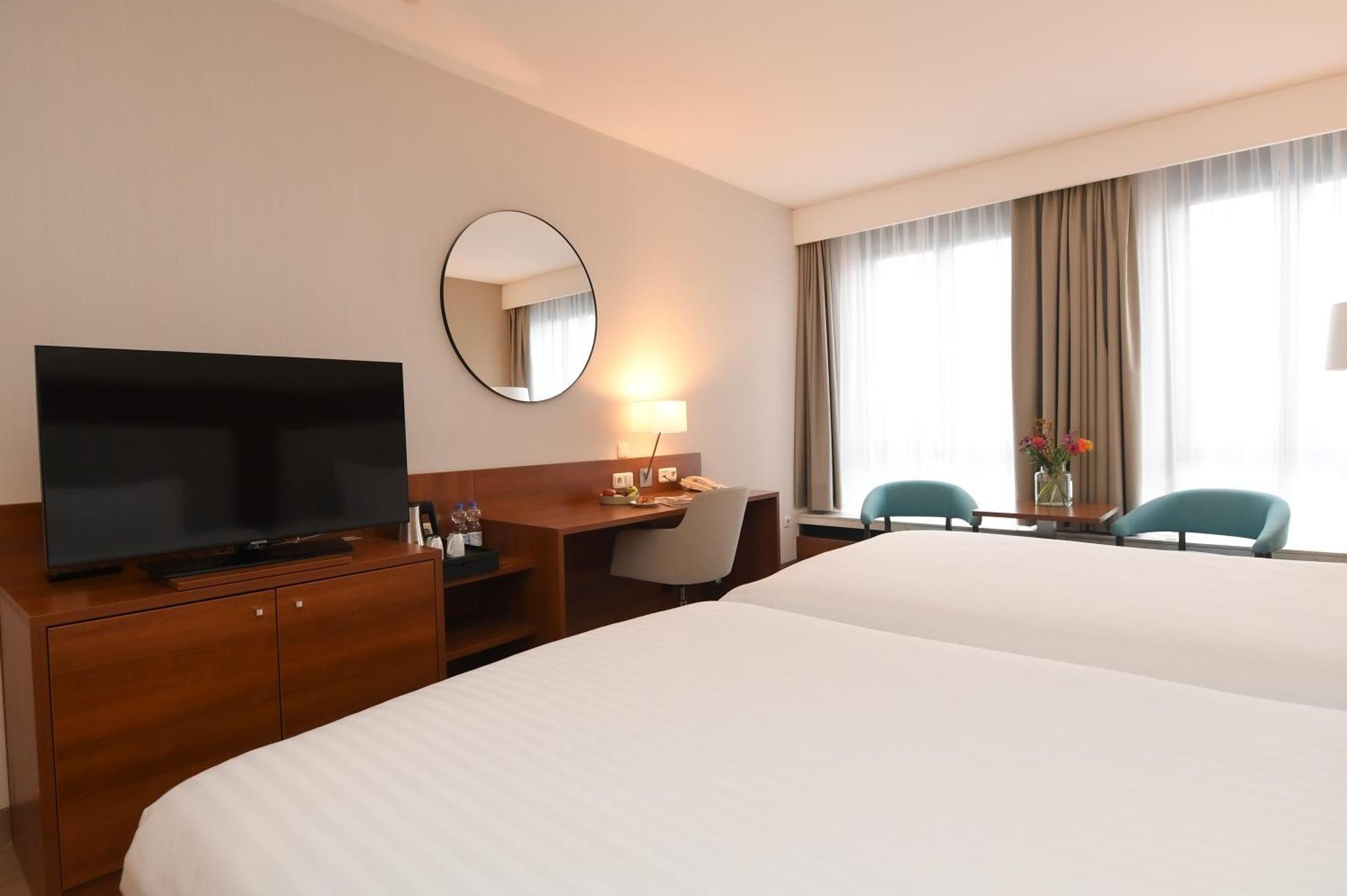 Crowne Plaza Maastricht By Ihg Hotel Екстериор снимка