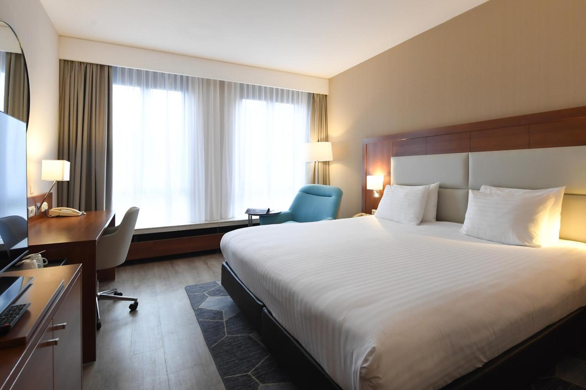 Crowne Plaza Maastricht By Ihg Hotel Екстериор снимка