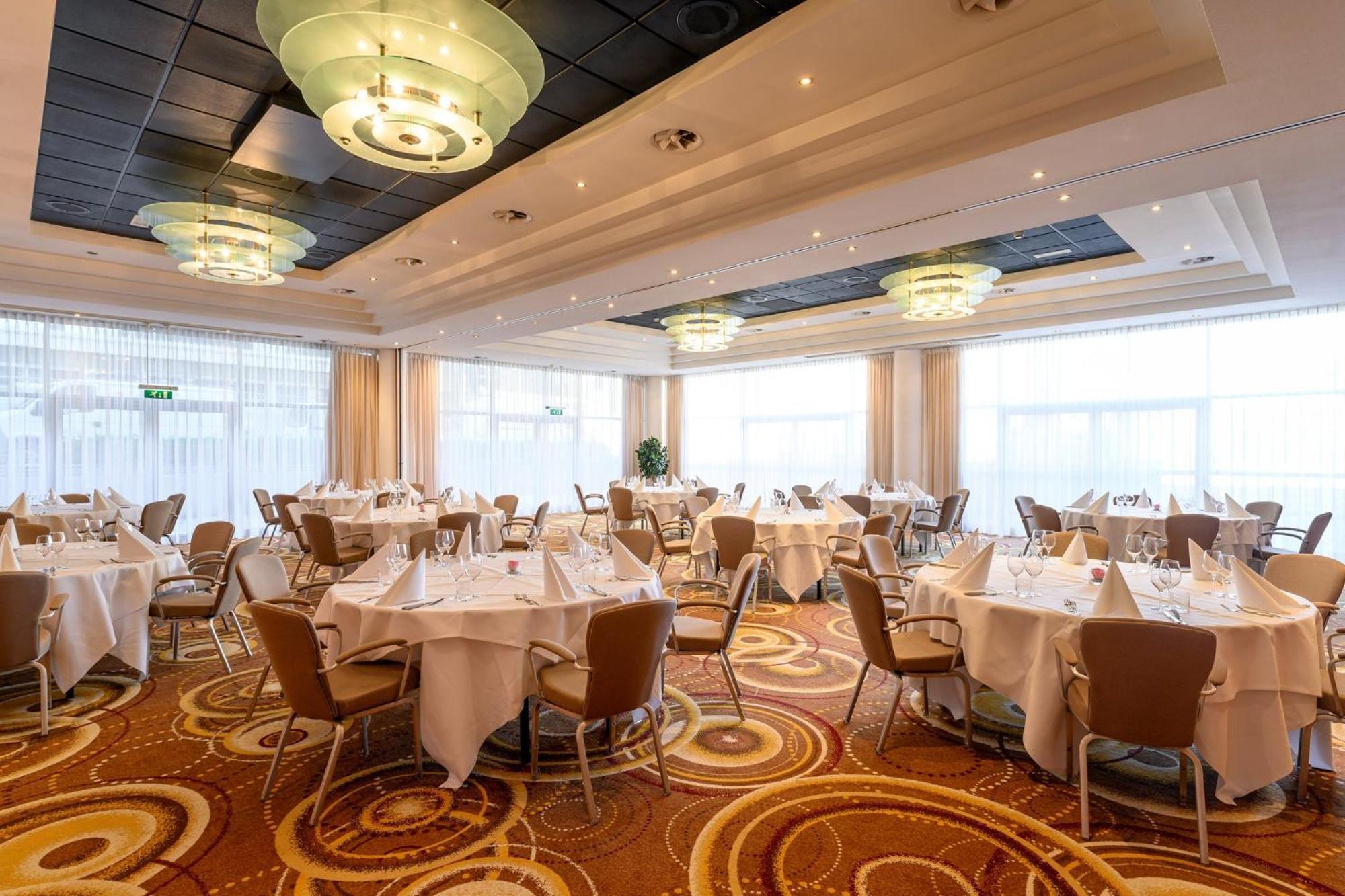 Crowne Plaza Maastricht By Ihg Hotel Екстериор снимка