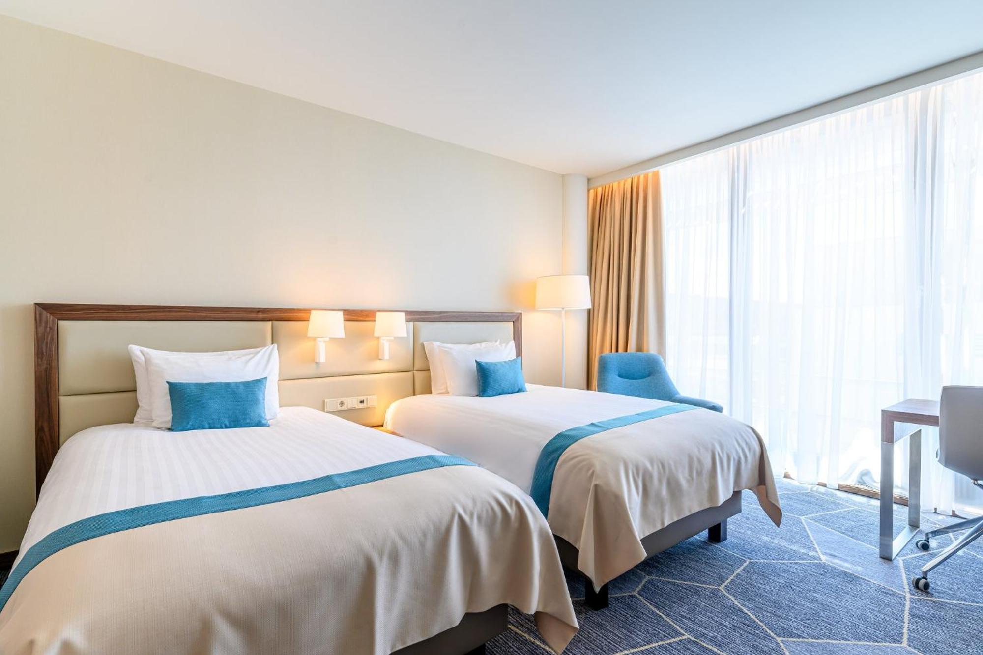 Crowne Plaza Maastricht By Ihg Hotel Екстериор снимка