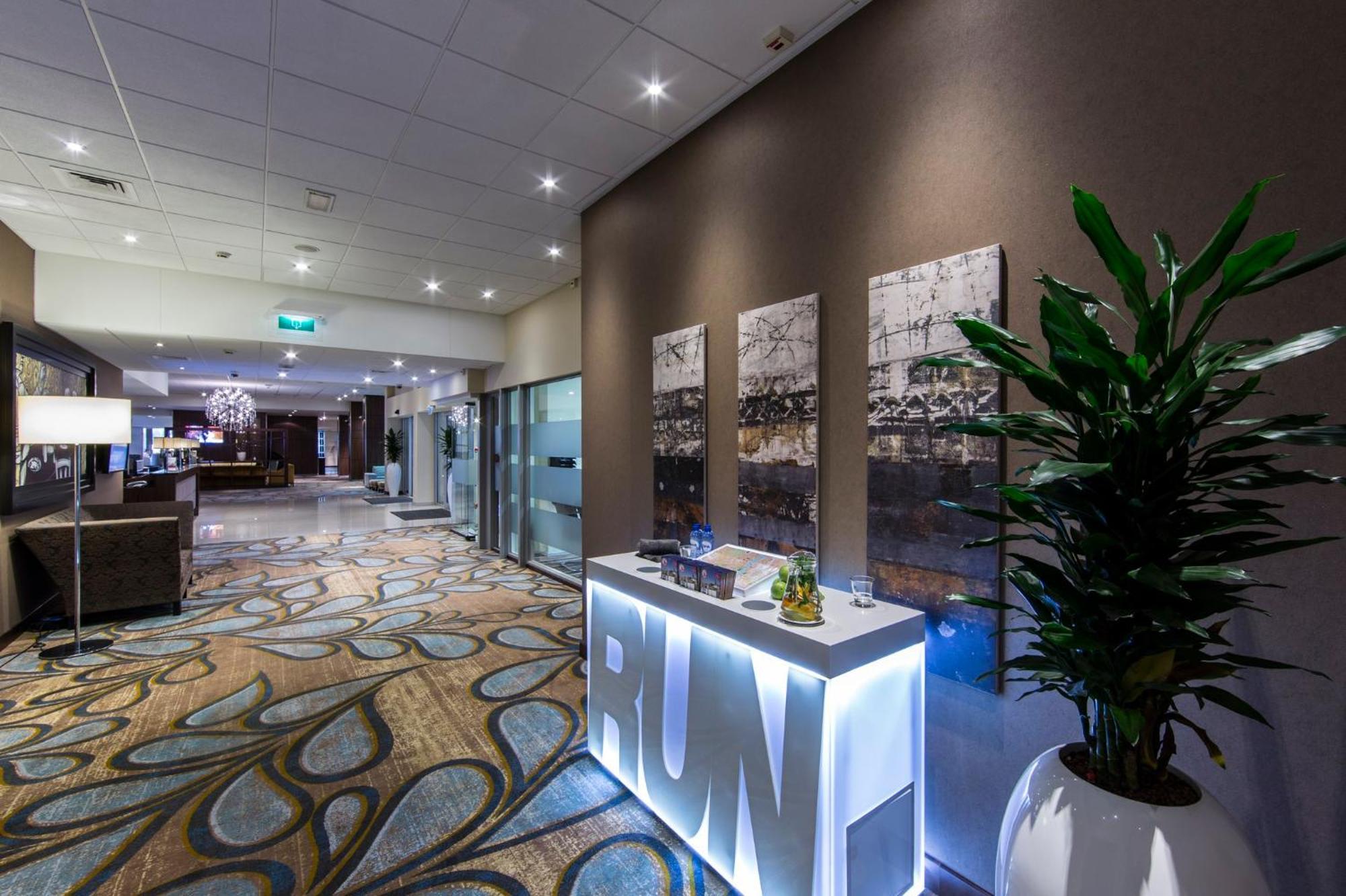 Crowne Plaza Maastricht By Ihg Hotel Екстериор снимка