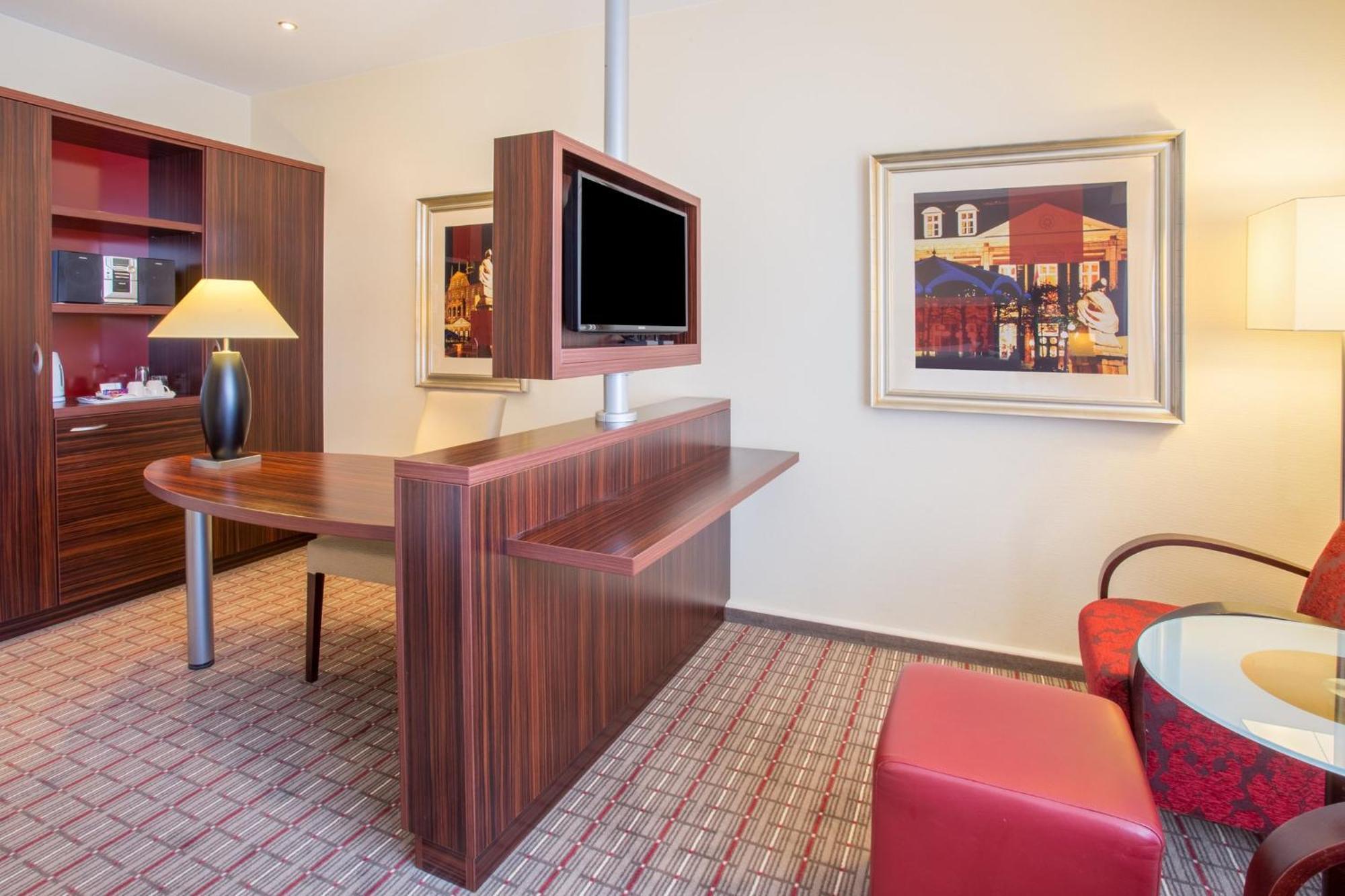 Crowne Plaza Maastricht By Ihg Hotel Екстериор снимка