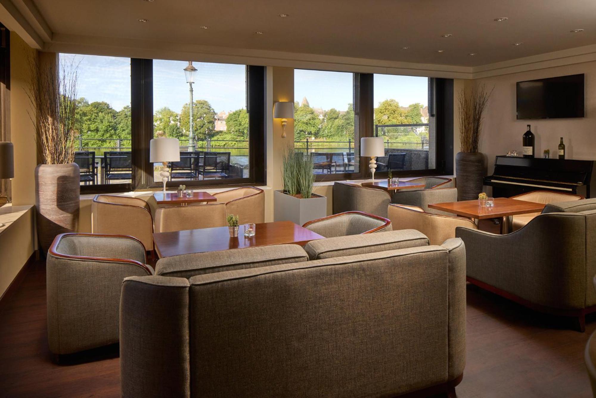 Crowne Plaza Maastricht By Ihg Hotel Екстериор снимка