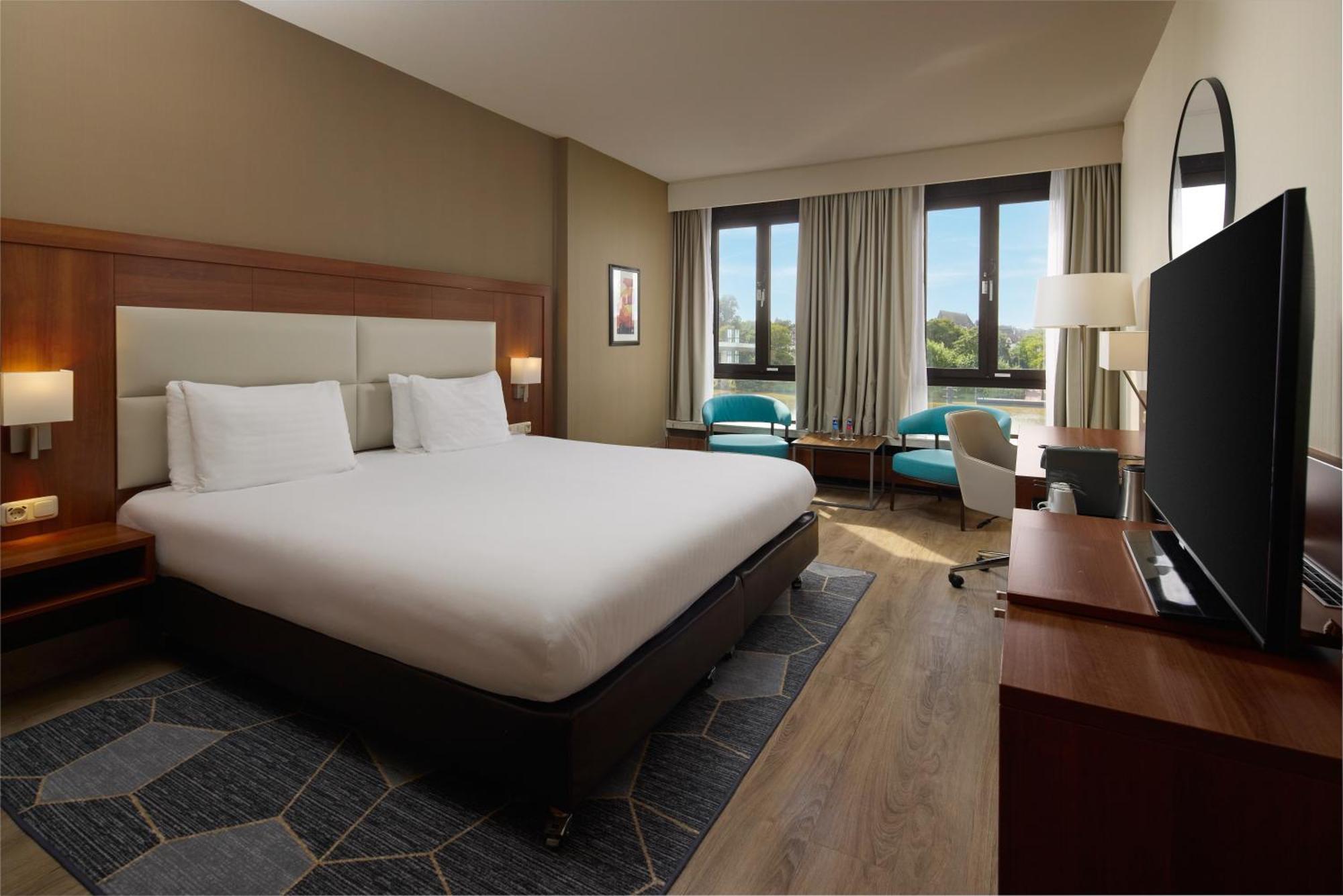 Crowne Plaza Maastricht By Ihg Hotel Екстериор снимка