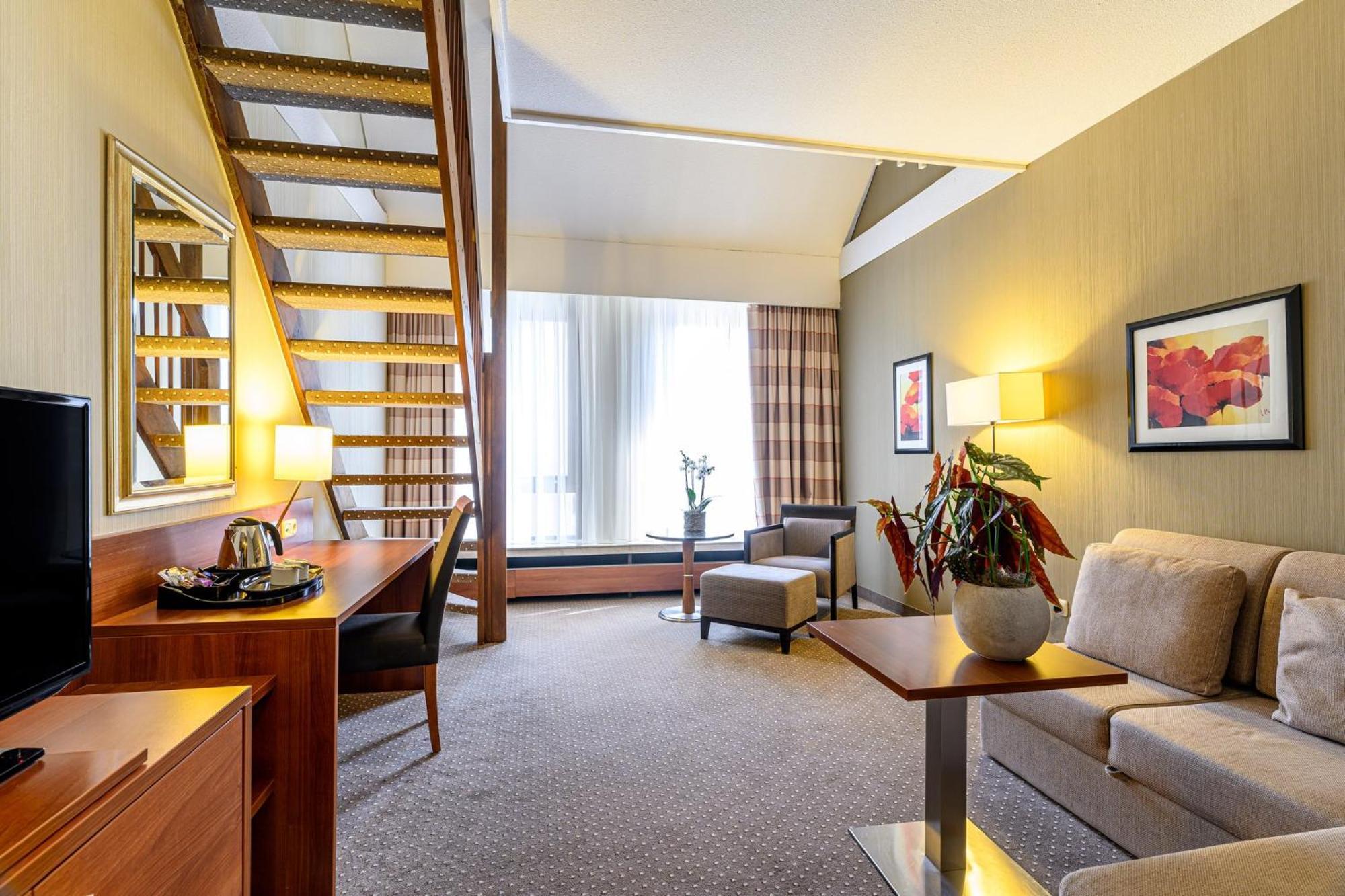 Crowne Plaza Maastricht By Ihg Hotel Екстериор снимка